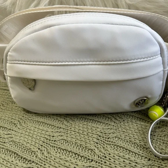 Macy’s Steve Madden White Crossbody Belt Bag with Charm Keychain - Picture 3 of 10